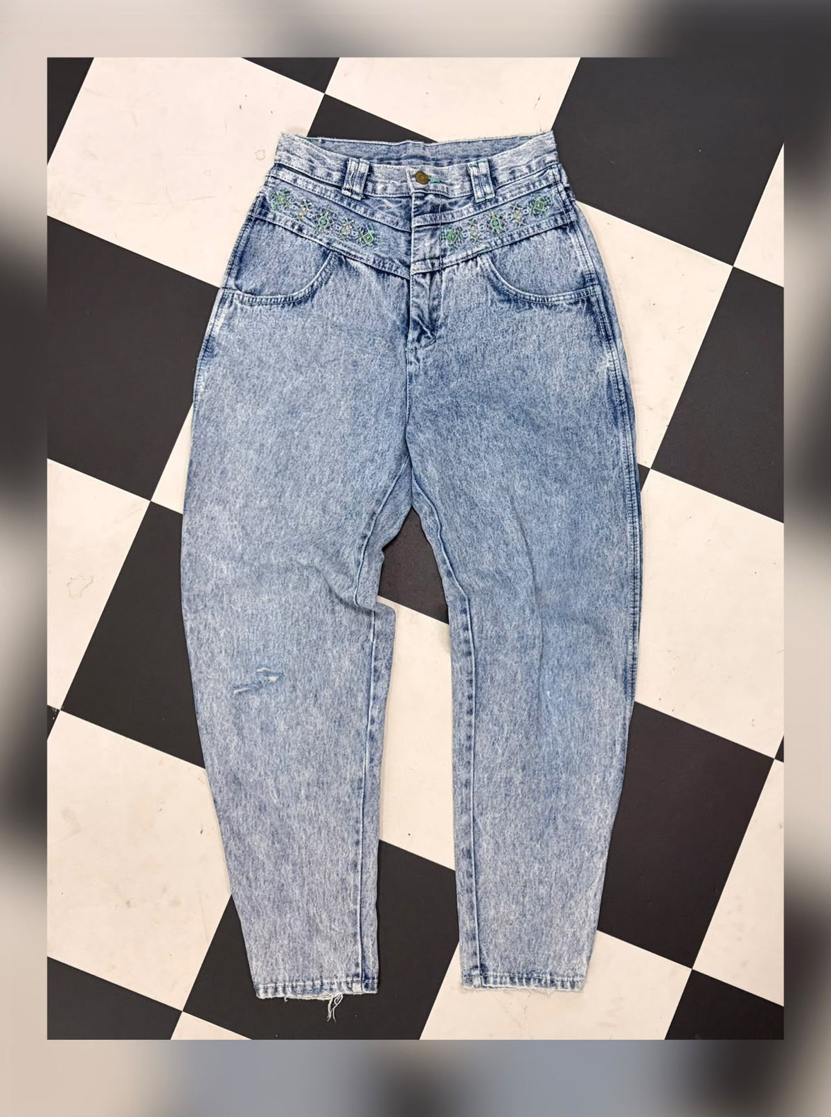 Light-wash blue denim Momsy jeans with a high waist, tapered legs, and classic five-pocket styling.